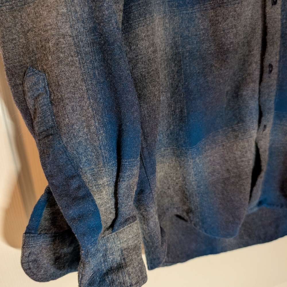 Pendleton Lodge Shirt 100% Virgin Wool. Plaid Blue & Charcoal Gray. Vtg, Small - Picture 3 of 8